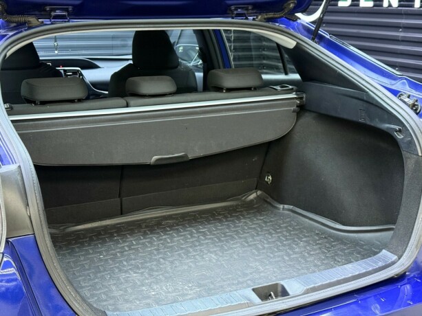 toyota-prius-elektrisitetbensin-2016-big-31