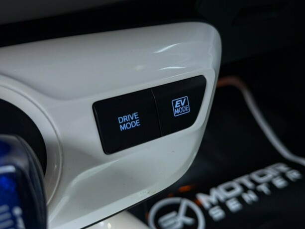 toyota-prius-elektrisitetbensin-2016-big-26