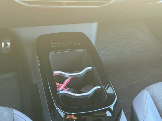 volkswagen-id5-elektrisitet-2022-big-16