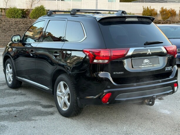 mitsubishi-outlander-elektrisitetbensin-2018-big-3