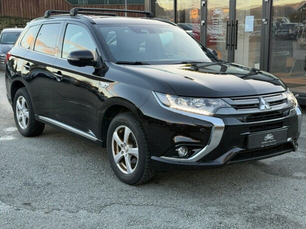 mitsubishi-outlander-elektrisitetbensin-2018-big-0