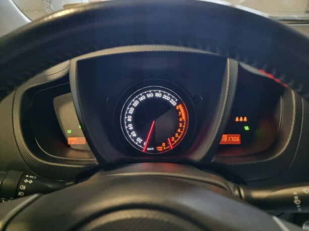 toyota-urban-cruiser-bensin-2011-big-10