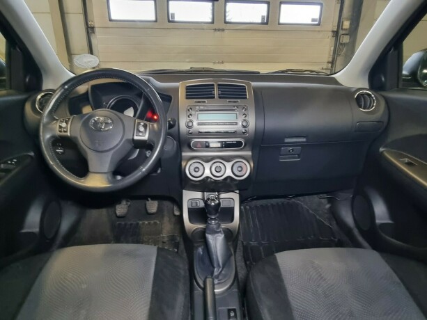 toyota-urban-cruiser-bensin-2011-big-11