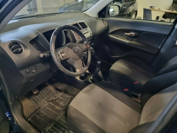 toyota-urban-cruiser-bensin-2011-big-12