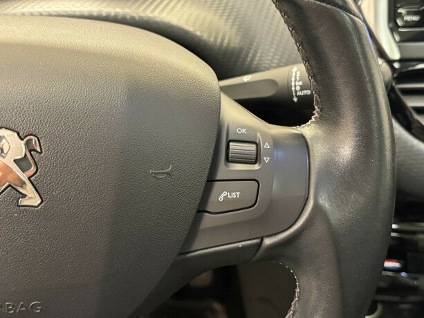 peugeot-208-bensin-2016-big-10