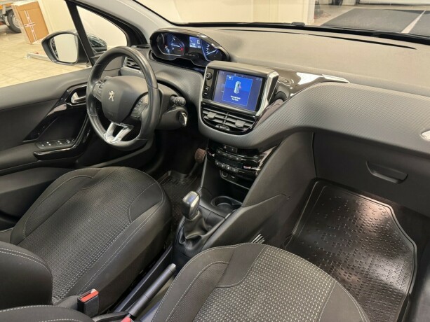 peugeot-208-bensin-2016-big-16