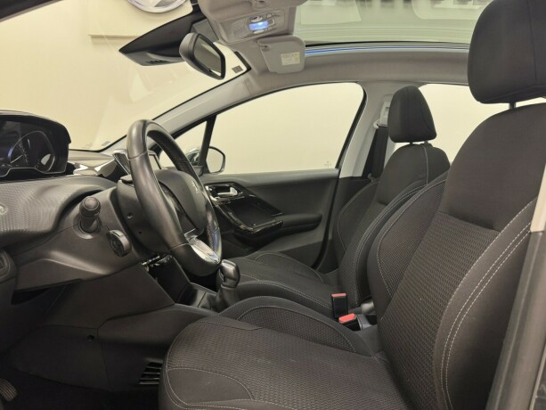 peugeot-208-bensin-2016-big-5