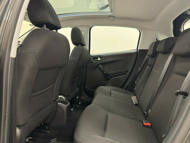 peugeot-208-bensin-2016-big-18