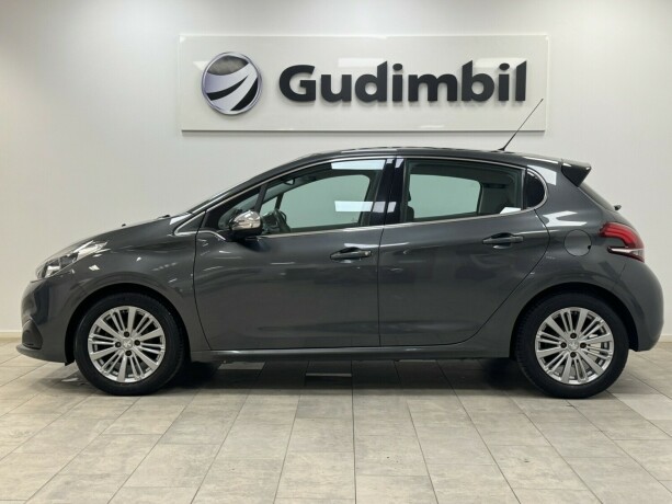 peugeot-208-bensin-2016-big-3