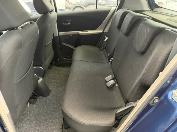 toyota-yaris-bensin-2010-big-9