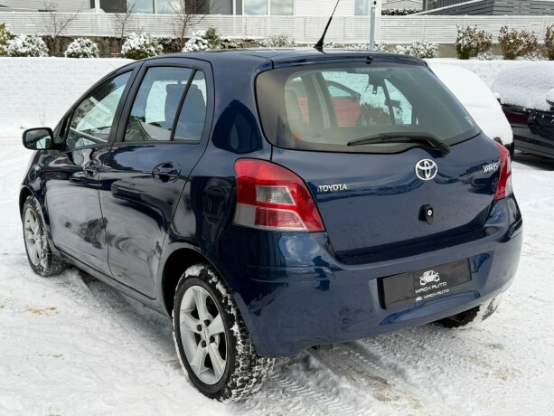 toyota-yaris-bensin-2010-big-5