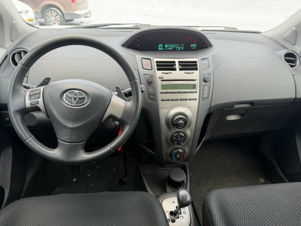 toyota-yaris-bensin-2010-big-7