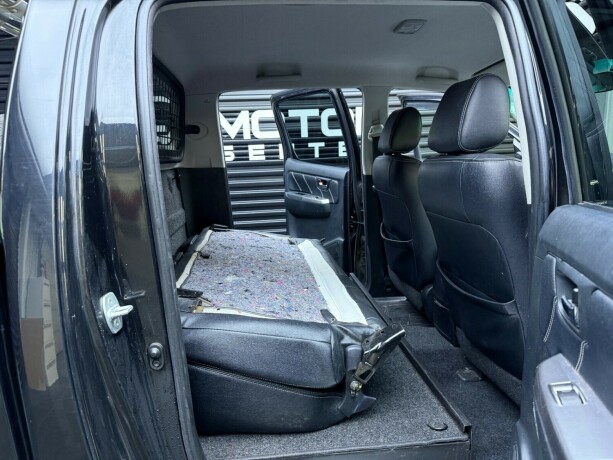 toyota-hilux-diesel-2014-big-31