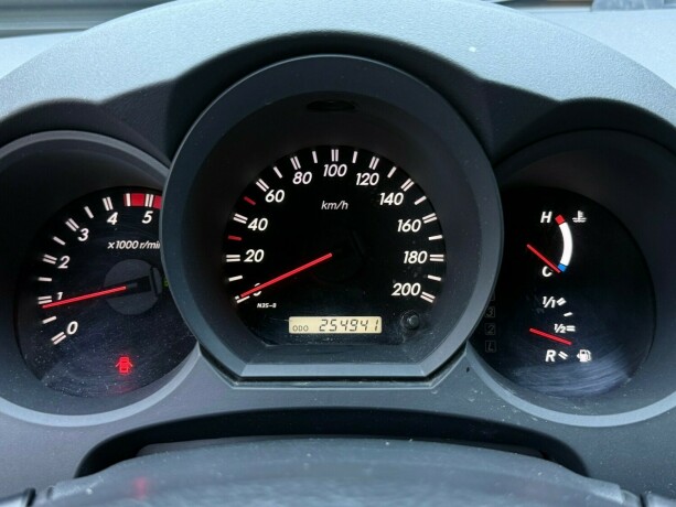 toyota-hilux-diesel-2010-big-19