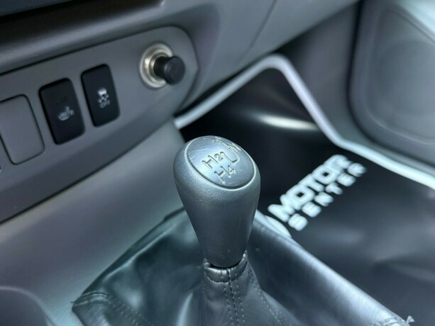 toyota-hilux-diesel-2010-big-23