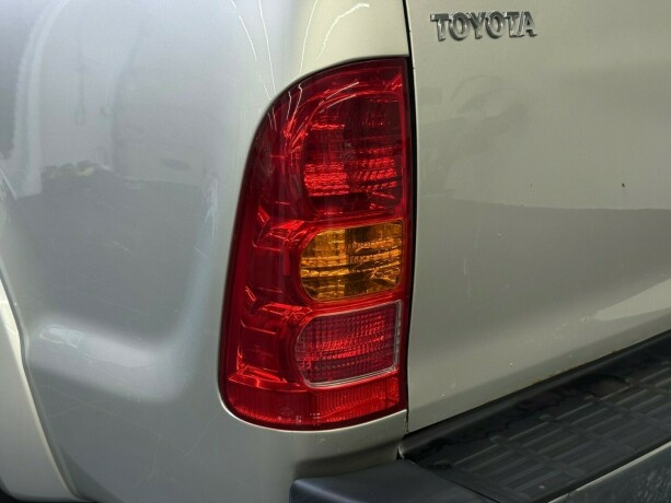 toyota-hilux-diesel-2010-big-9