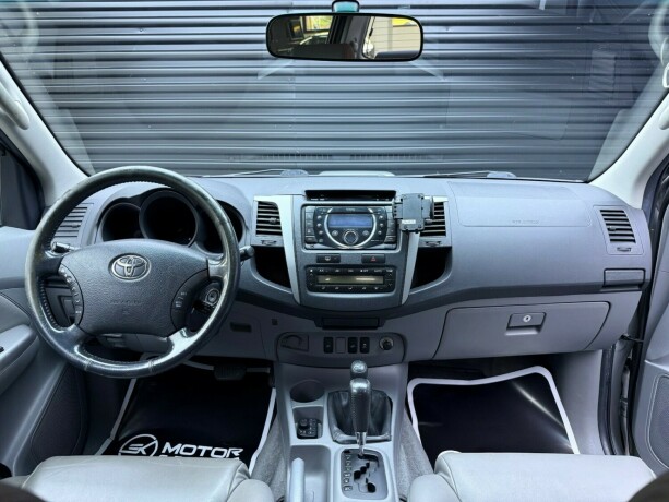 toyota-hilux-diesel-2010-big-12