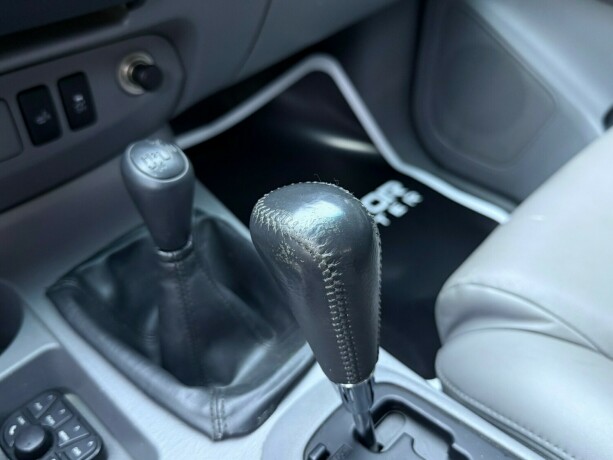 toyota-hilux-diesel-2010-big-24