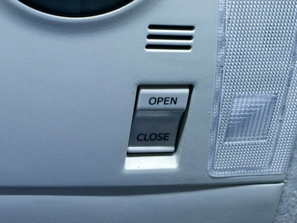 toyota-prius-bensin-2010-big-42