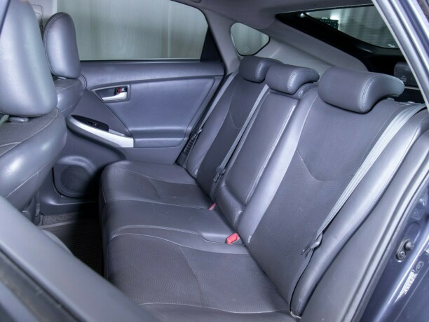 toyota-prius-bensin-2010-big-49