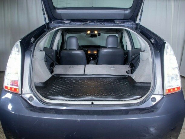 toyota-prius-bensin-2010-big-13