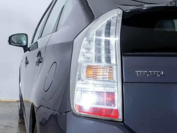 toyota-prius-bensin-2010-big-8