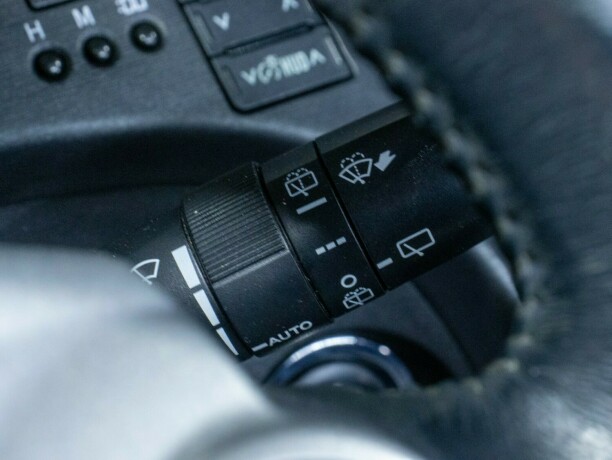 toyota-prius-bensin-2010-big-31