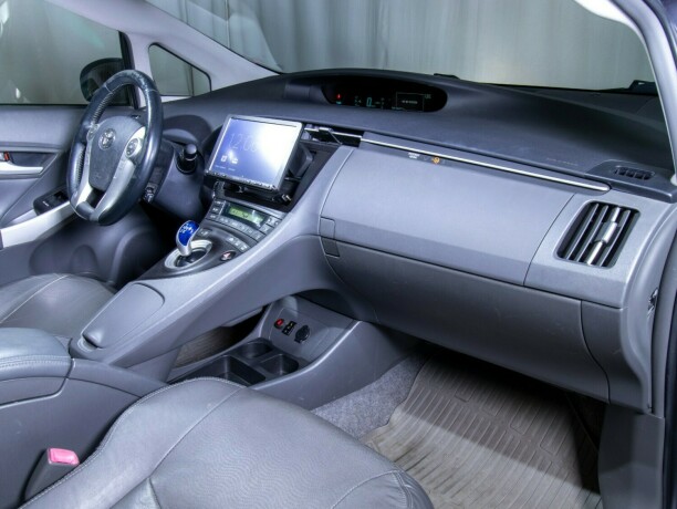 toyota-prius-bensin-2010-big-51