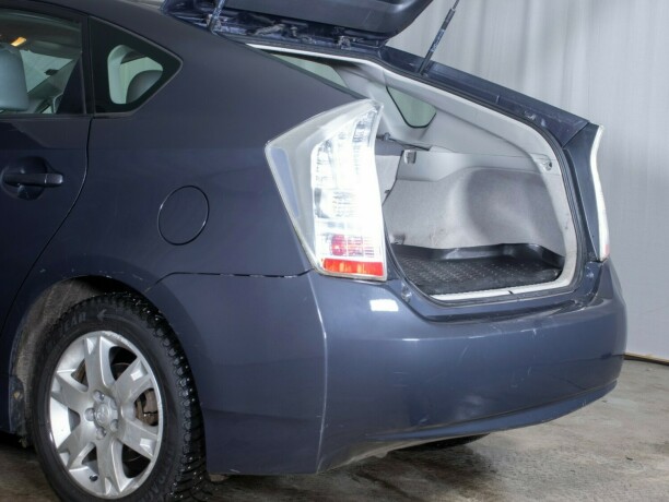 toyota-prius-bensin-2010-big-11