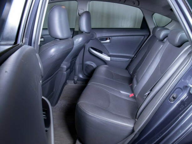 toyota-prius-bensin-2010-big-50