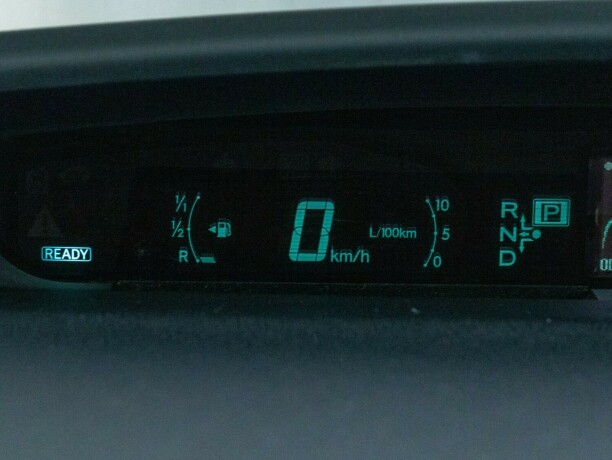 toyota-prius-bensin-2010-big-24