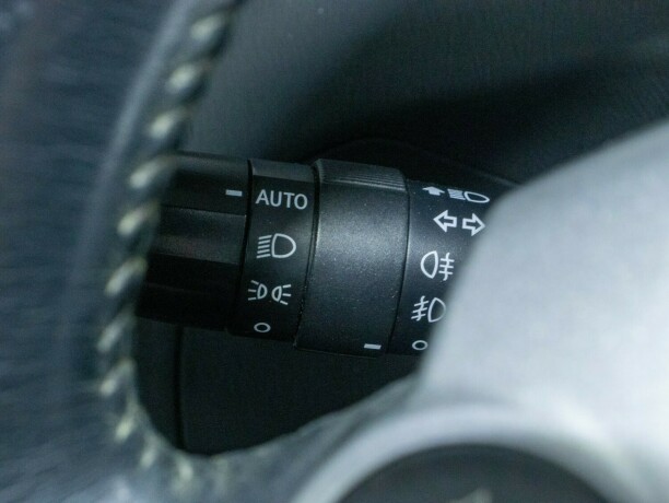 toyota-prius-bensin-2010-big-30