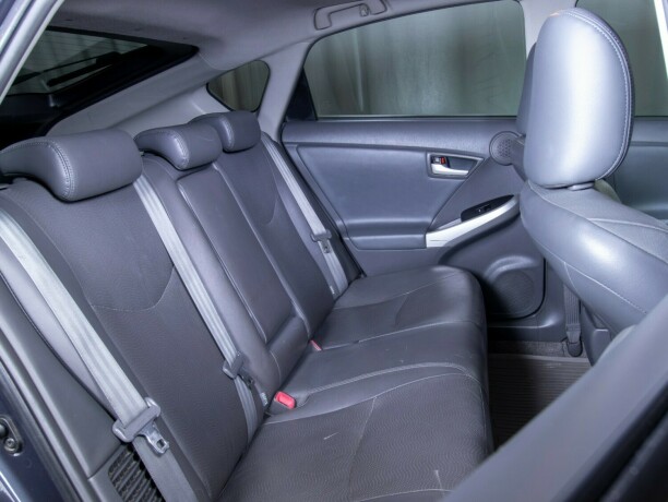 toyota-prius-bensin-2010-big-54