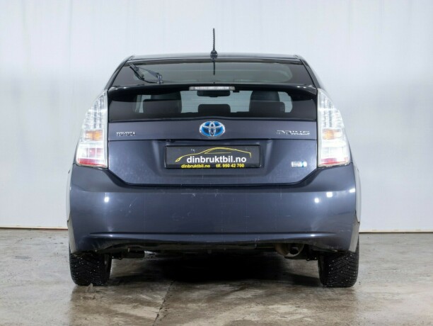 toyota-prius-bensin-2010-big-7