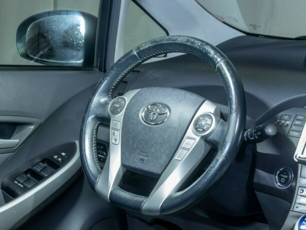 toyota-prius-bensin-2010-big-16