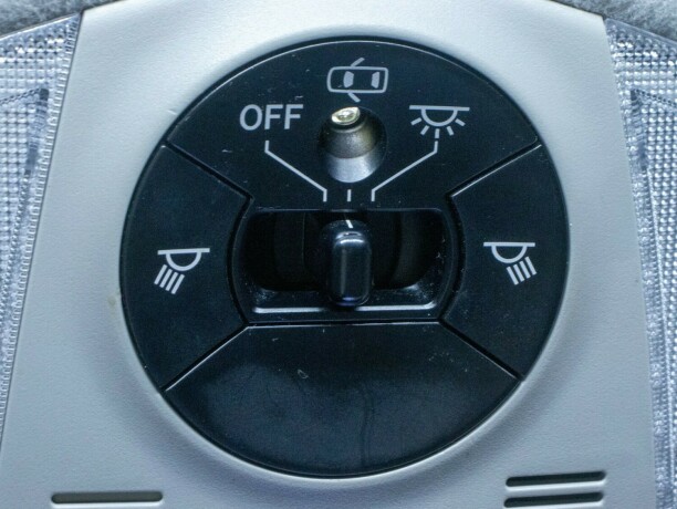 toyota-prius-bensin-2010-big-41