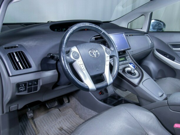 toyota-prius-bensin-2010-big-46
