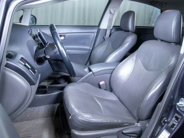 toyota-prius-bensin-2010-big-48