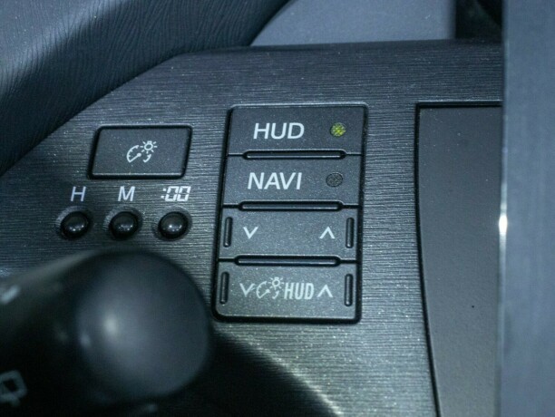 toyota-prius-bensin-2010-big-32