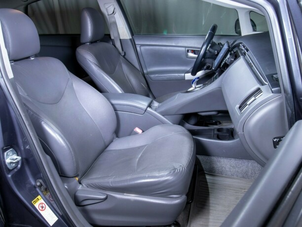 toyota-prius-bensin-2010-big-53