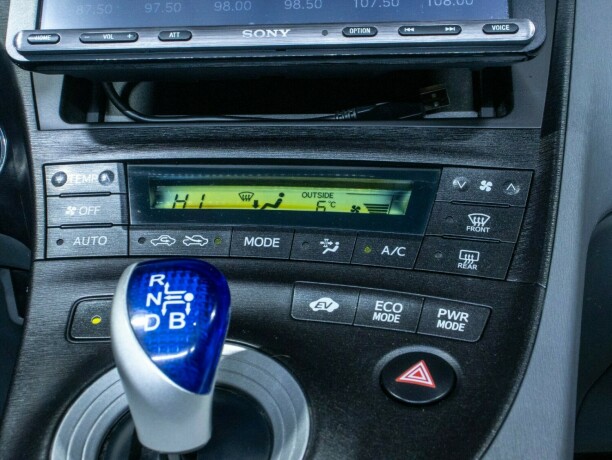 toyota-prius-bensin-2010-big-34