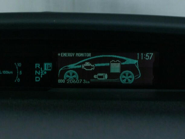 toyota-prius-bensin-2010-big-25