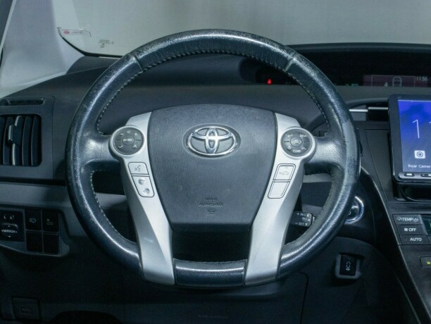 toyota-prius-bensin-2010-big-26