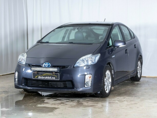 toyota-prius-bensin-2010-big-1