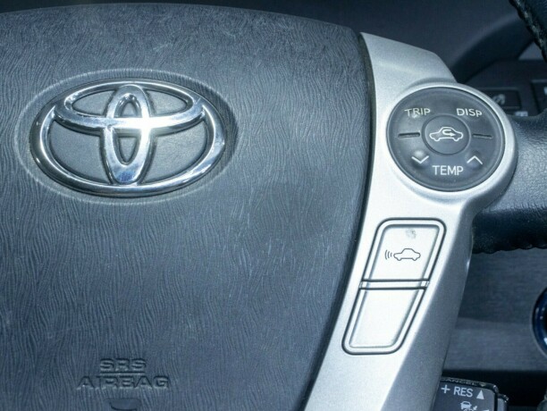 toyota-prius-bensin-2010-big-27