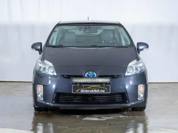 toyota-prius-bensin-2010-big-2