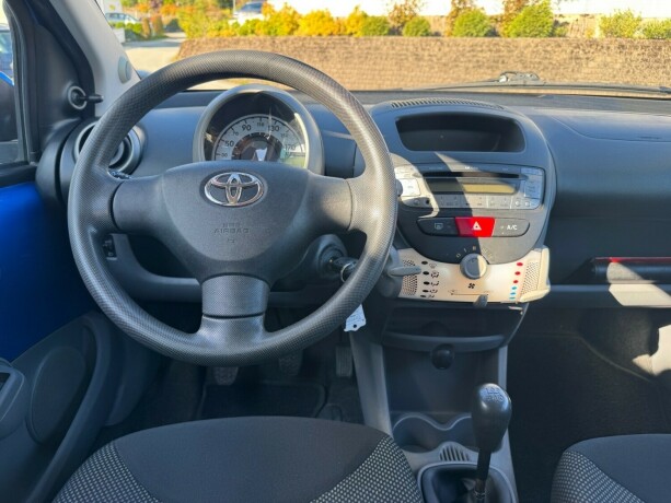 toyota-aygo-bensin-2010-big-5