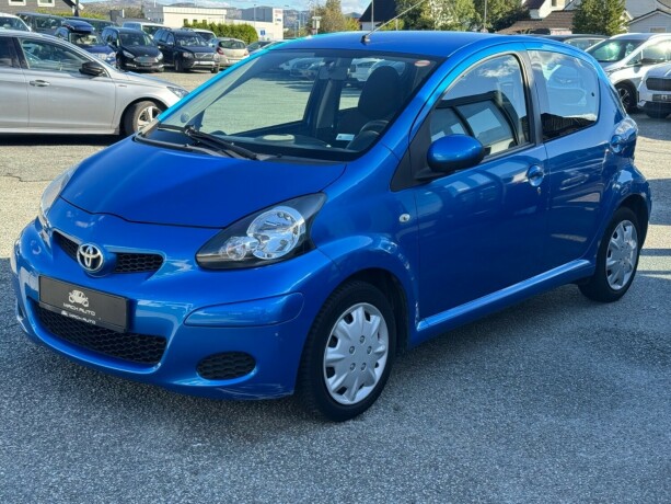 toyota-aygo-bensin-2010-big-0