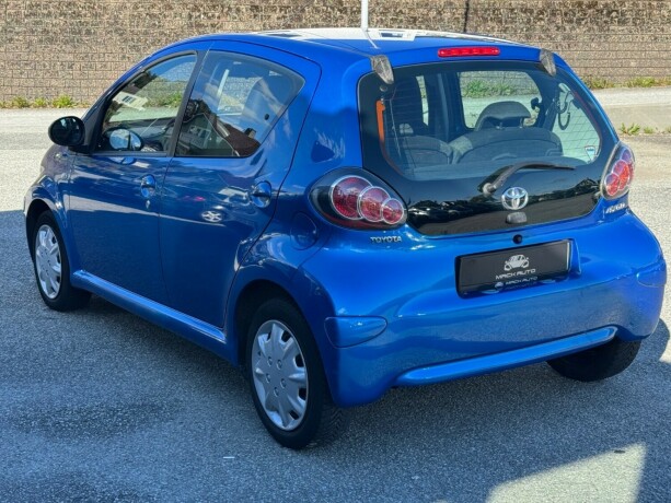 toyota-aygo-bensin-2010-big-4