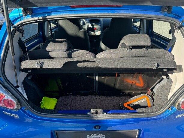 toyota-aygo-bensin-2010-big-12